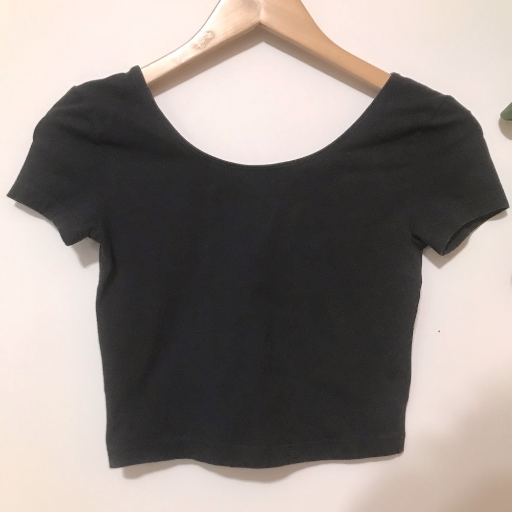 Aritzia | Talula | short sleeve crop top